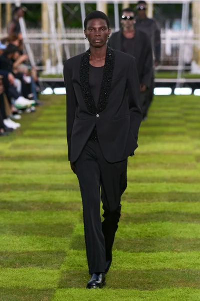 Look 3